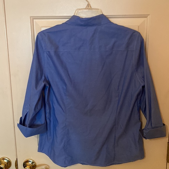 Jones New York Signature Size M Blue Easy Care Button Down Top - Picture 2 of 8